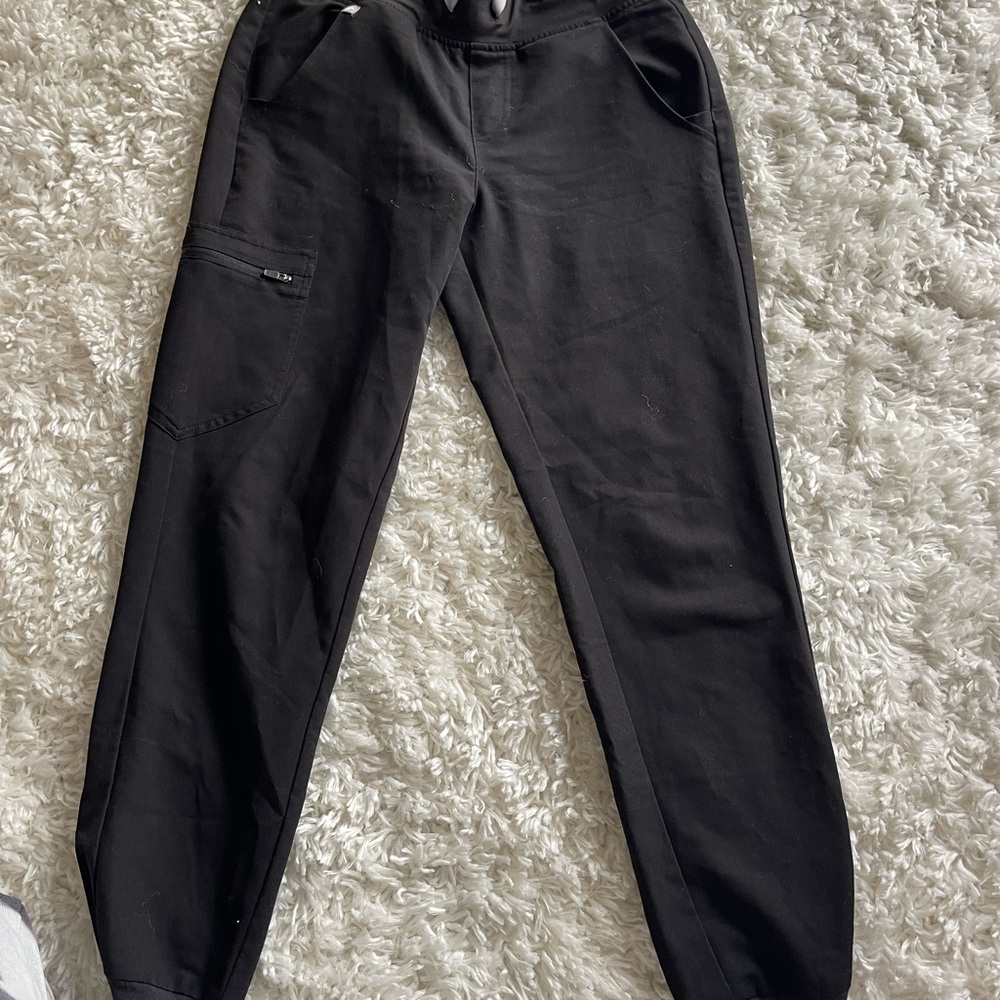 Women’s FIGS scrubs
